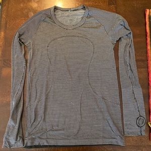 Lululemon long sleeve in black and white stripe. Size 8